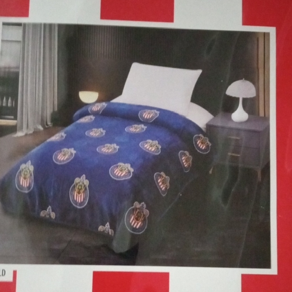Chivas de Guadalajara Reversible Twin Soccer Blanket S.V.T Plush - Picture 7 of 7